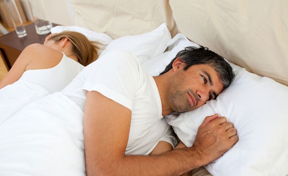 Ein Mann hat Potenzprobleme.